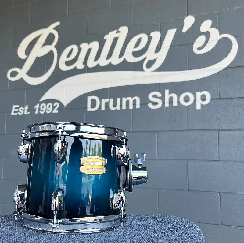 Tom de rack Yamaha SBT-0807DUS Stage Custom Birch de 7 x 8" en color azul intenso Sunburst *EN STOCK*